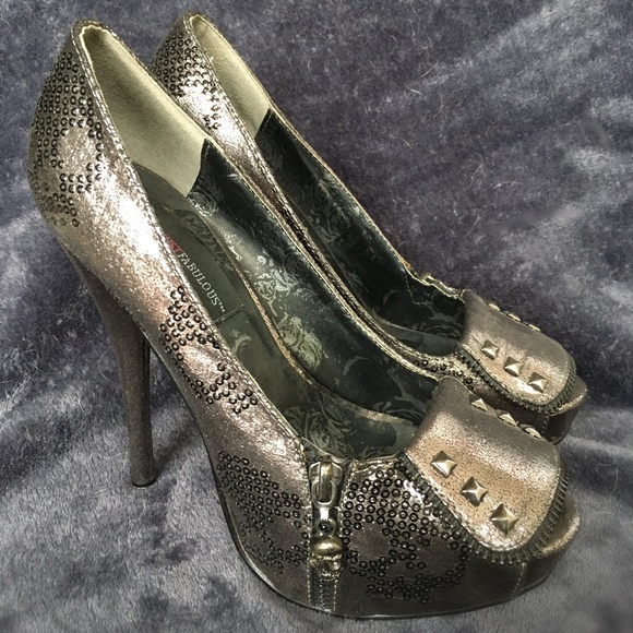 JustFab Metallic with Black Sequin Skulls Pumps 8 - Picture 1 of 8